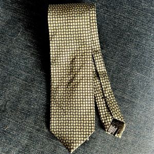 100% silk Perry Ellis Portfolio geometric necktie